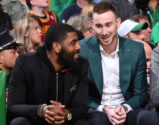 贾明儒末节发挥神勇，成为球队关键先生（贾明儒末节爆发，化身球队制胜功臣）