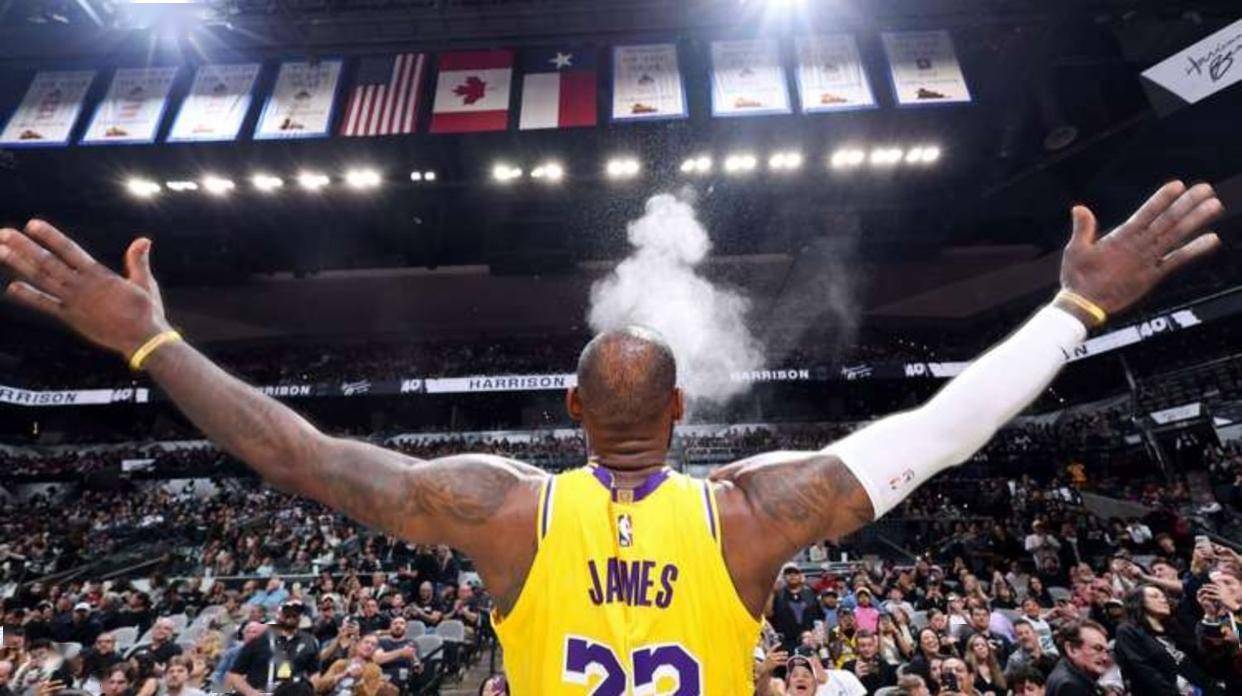 拜仁慕尼黑客场大胜勒沃库森（拜仁慕尼黑客场横扫勒沃库森）