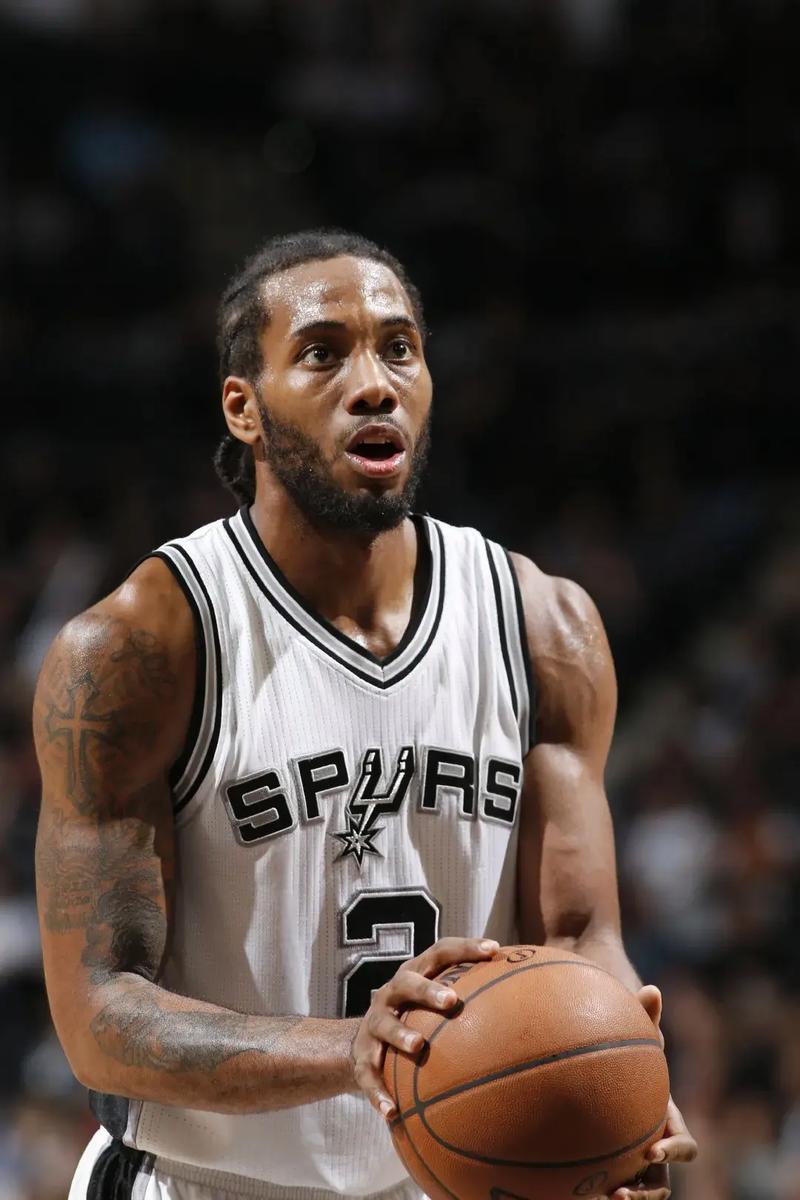 莫兰特和克莱赛后互喷险些爆发冲突，被队友和教练组及时拉开（赛后莫兰特与克莱激烈对喷险酿冲突，队友与教练组迅速拉架）