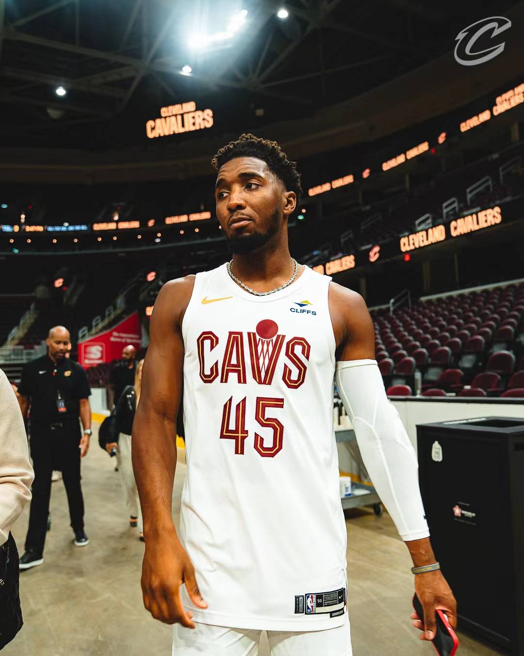 切尔西利物浦失分，利兹联逃离降级区，英超积分榜最新出炉（英超积分榜更新：切尔西、利物浦丢分，利兹联暂脱降级区）