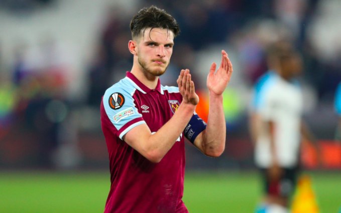 澳超战报：怀特替补造两球，十人阿德莱德联4-1墨尔本城（澳超赛报：怀特替补两次参与破门，十人阿德莱德联4比1击败墨尔本城）