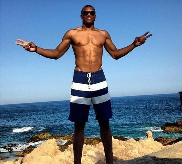 中场核心助攻连续上升，带动全队（中场大脑助攻连涨，盘活全队）