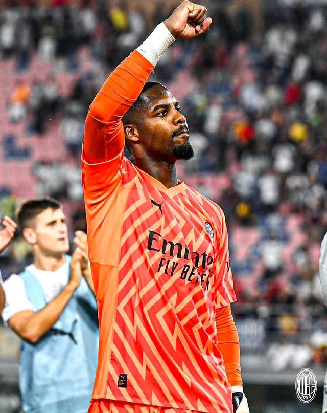 徐根宝谈退休传闻：基地有13-14梯队，我就一生一世搞足球了（徐根宝回应退休传言：基地已有13至14个梯队，这一生只为足球）