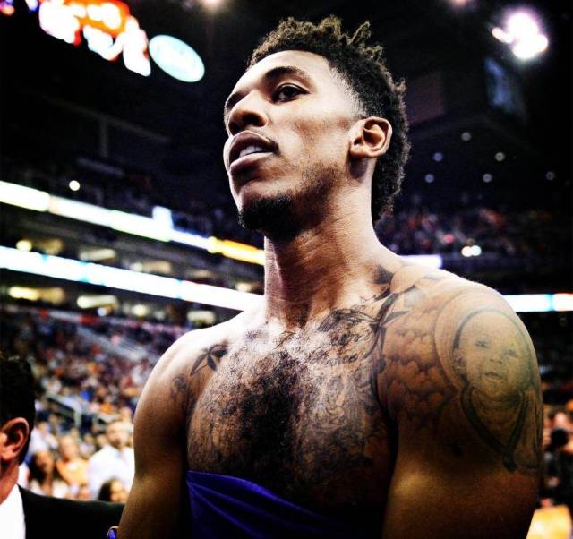 名宿：在我看来莱奥是边锋不是前锋；他配得上米兰10号球衣（名宿：莱奥是边锋而非前锋，配得上米兰10号）