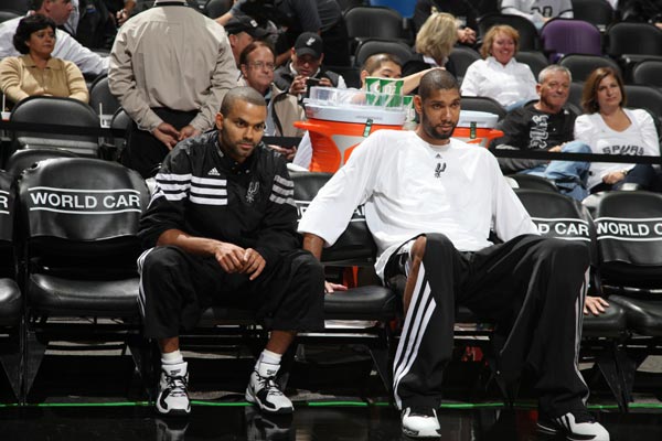 前锋单刀破门，决绝果断引喝彩（前锋单刀冷静终结，果敢一击引全场喝彩）