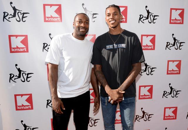 穆雷半场20分5助攻，带队从落后21分追到只差10分（穆雷半场轰下20分5助，率队把21分劣势追至仅差10分）