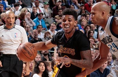 尼日利亚队队长埃孔宣布从国家队退役，期间共为国出战83场（尼日利亚队长埃孔宣布退出国家队，生涯为国出战83场）