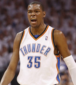 曼城斯特林末节进球助球队获胜（斯特林末段破门助曼城取胜）